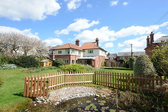 Holly Lodge