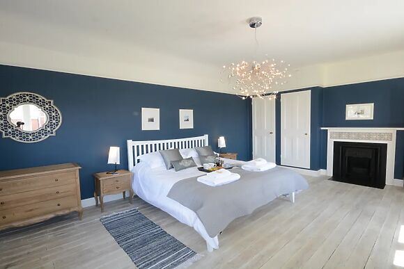 Holly Lodge