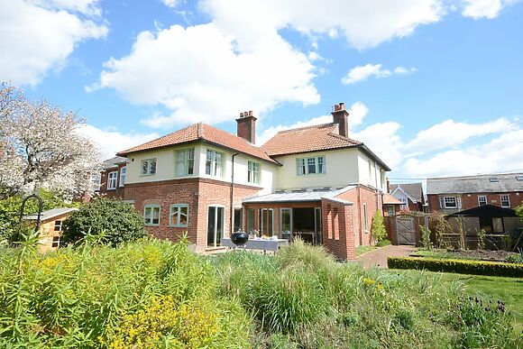Holly Lodge