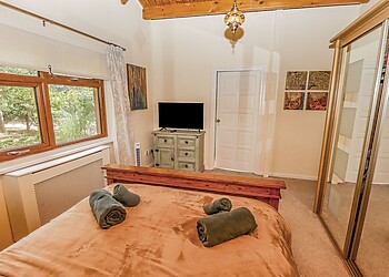 Lakeside Lodge Retreat