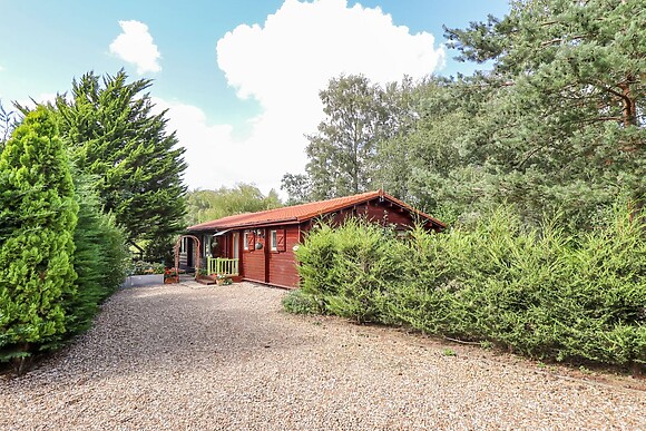 Lakeside Lodge Retreat