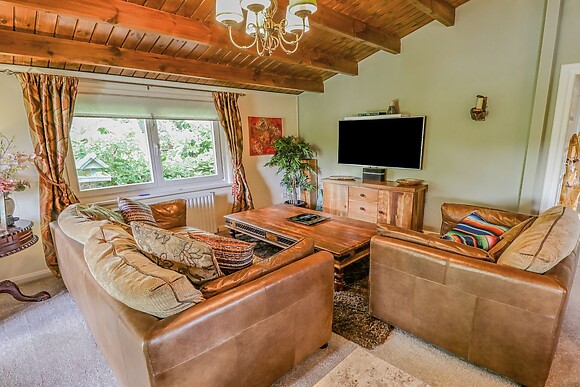 Lakeside Lodge Retreat