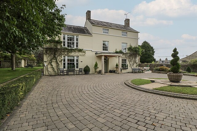 Group cottage near Cirencester in the Cotswolds