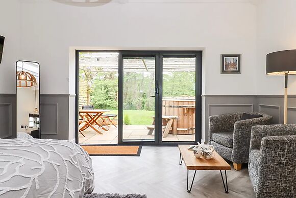 The Snug at Pickelden Farmhouse