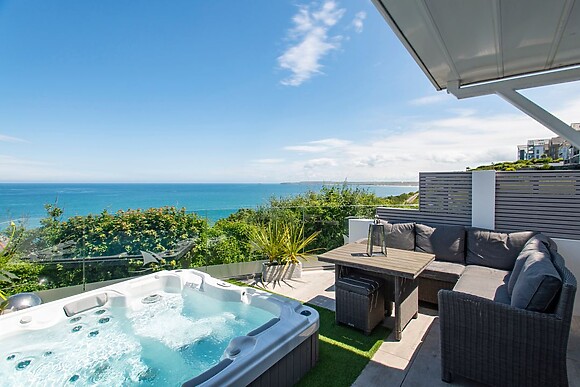 A Five Star Gold hot tub home in Carbis Bay with a terrace that faces the sea