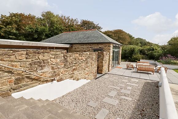 Wesley Barn At Carines Barns