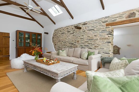 Wesley Barn At Carines Barns