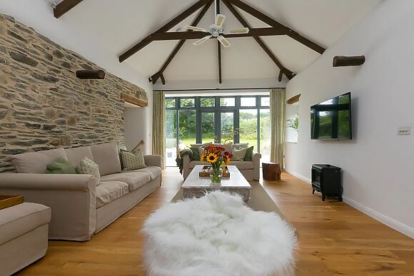 Wesley Barn At Carines Barns