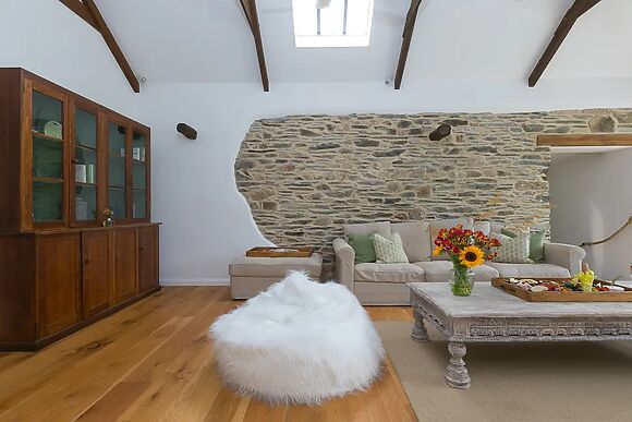 Wesley Barn At Carines Barns