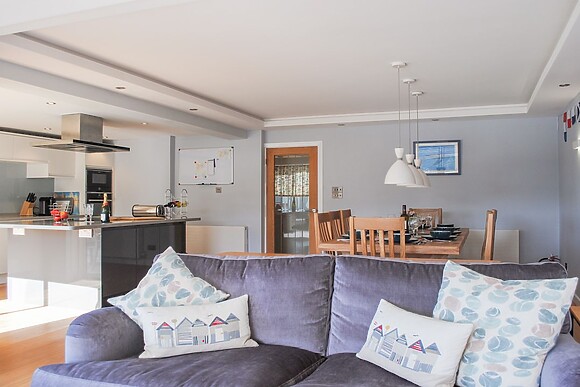 3 Hamstone Court