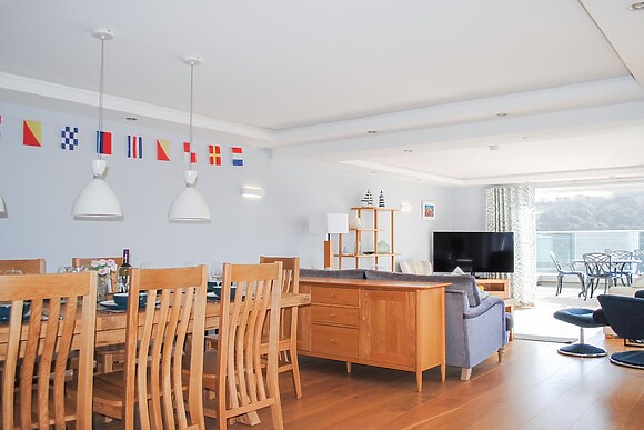 3 Hamstone Court