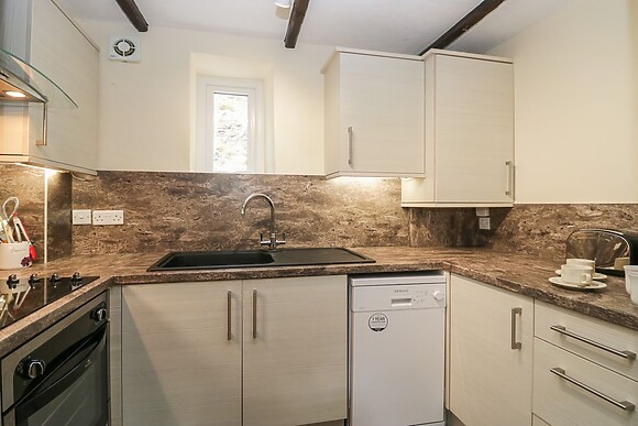 Riverside Cottage No 5