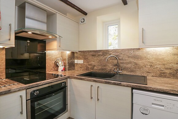 Riverside Cottage No 5