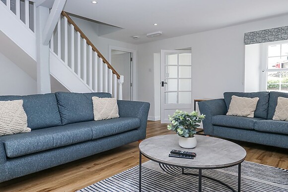 Riverside Cottage No 4