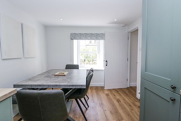 Riverside Cottage No 4