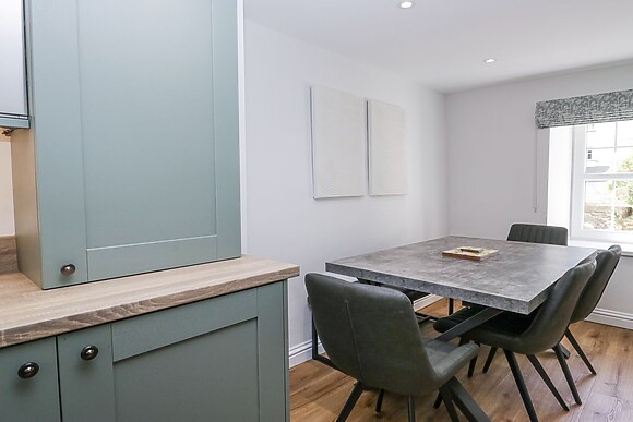 Riverside Cottage No 4