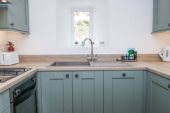 Riverside Cottage No 4