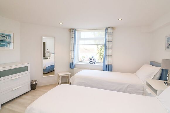 1 Camperdown Lodge