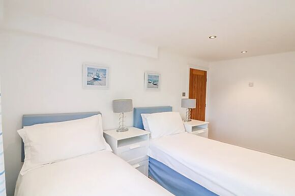 1 Camperdown Lodge