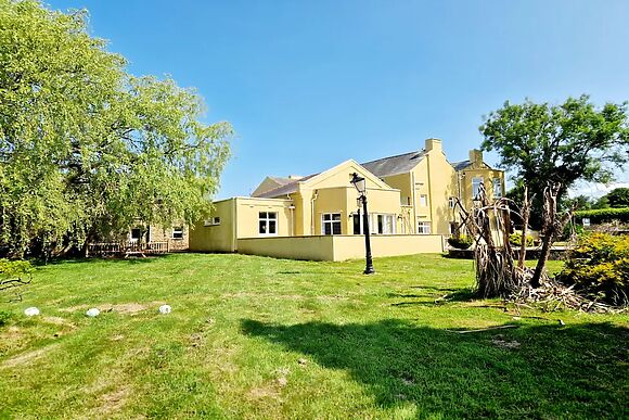 7 Holly Barn