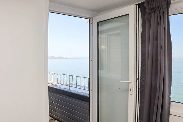 8 Seaview @ Bridlington Bay