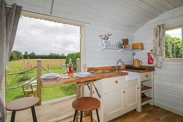 Flora's Hut