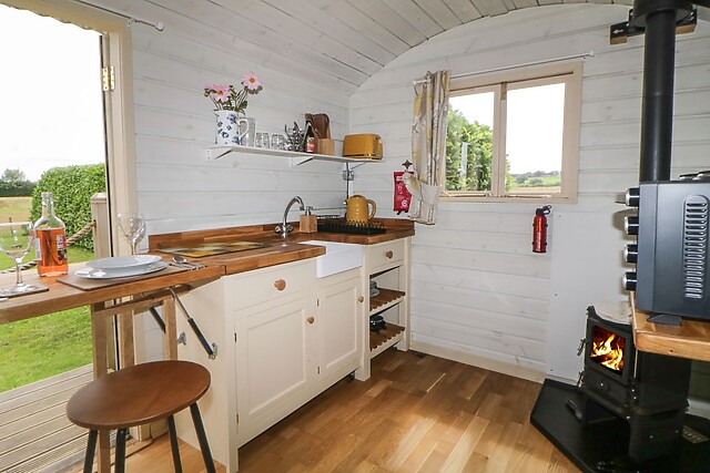Flora's Hut