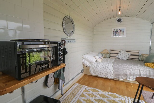 Flora's Hut