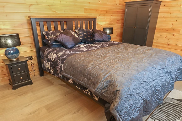 Height End Farm Log Cabin