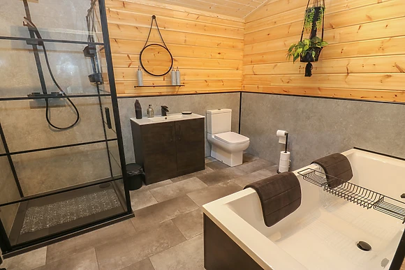 Height End Farm Log Cabin