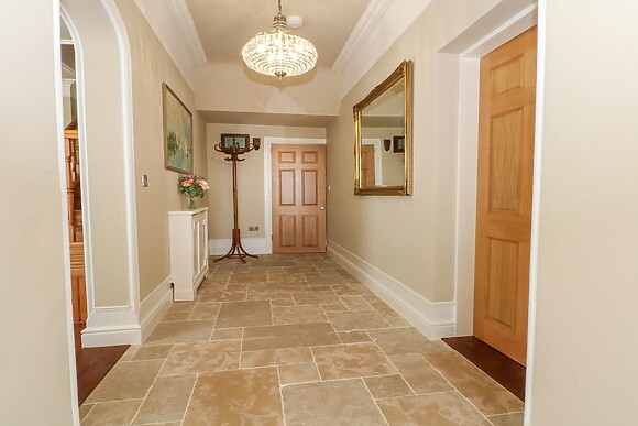Meadow Manor And Spa