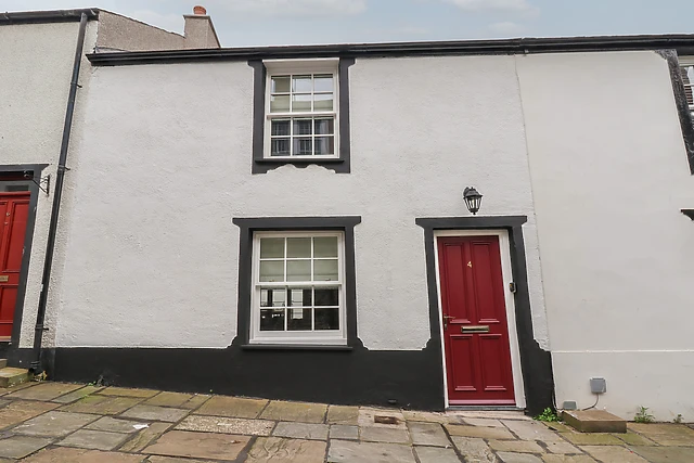 Neptune Cottage is three floors of family space a short walk from the quay and the castle