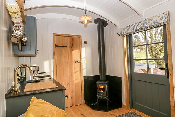 Evendine Hut @ Evendine Cottage