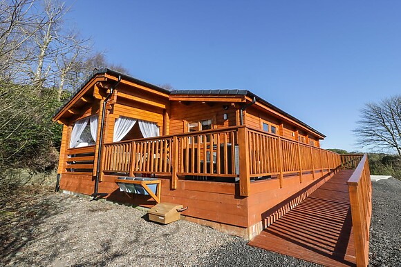 Little Lodge in Galloway has a covered hot tub you can use in any weather
