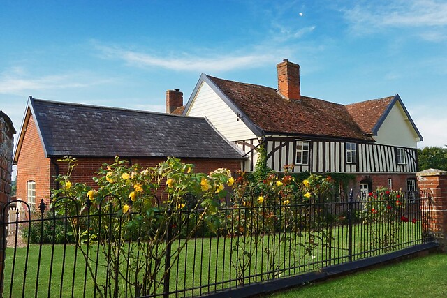 Knights Farm on the Shotley Peninsula sleeps 12 and has a walled garden as well as its tub