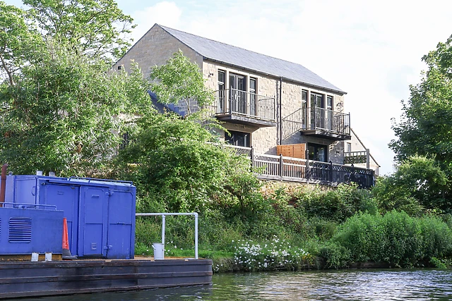 This Gargrave apartment for two has its hot tub on a balcony looking over the water