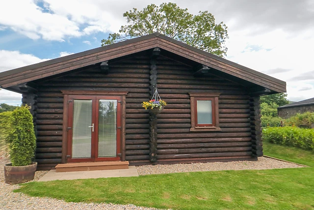 Baysdale Lodge 5 is a single-storey log cabin just below the moors near Stokesley