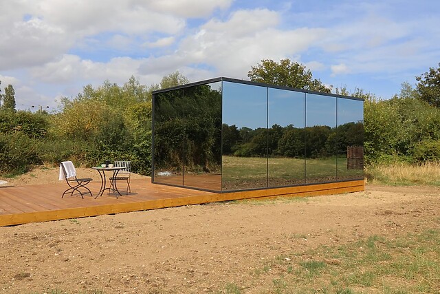 Pound Farm Mirror Houses: Meadow Ã–Ã–D