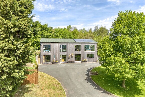 1 Little Broomcroft