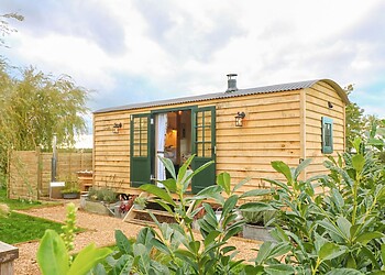 Poppie's Shepherds Hut at Shepherds Lodge