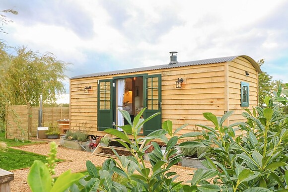 Poppie's Shepherds Hut at Shepherds Lodge Retreat and Wellness