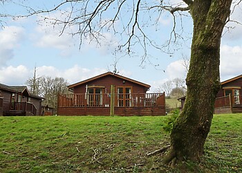 2 Riverside Lodge