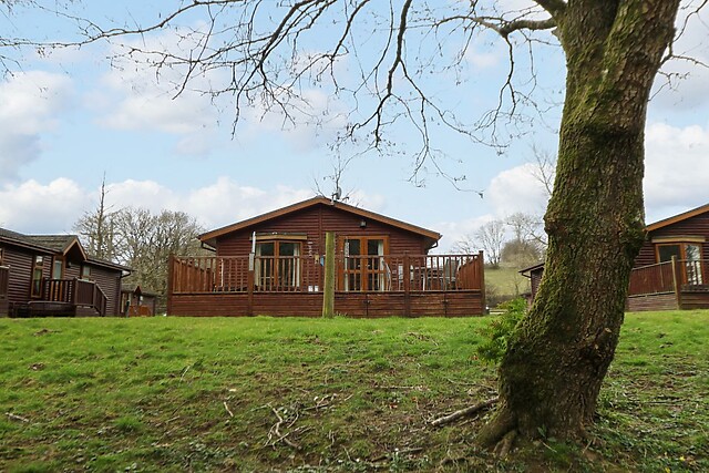 2 Riverside Lodge