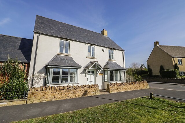 2 Summers Way, group cottage in Moreton-In-Marsh
