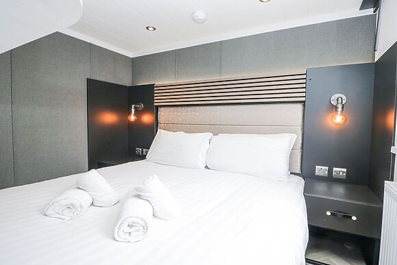 Woof Luxury Family Pod