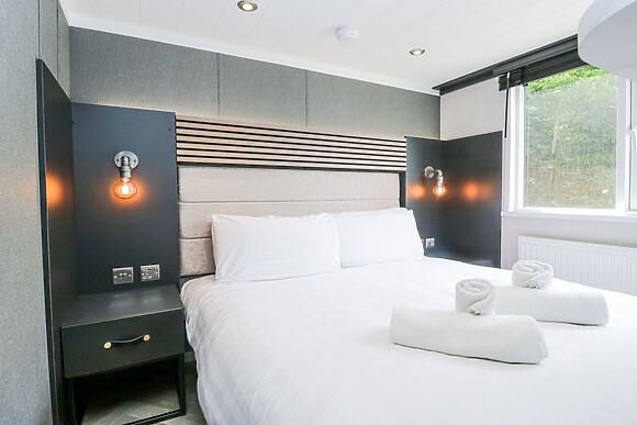 Woof Luxury Family Pod