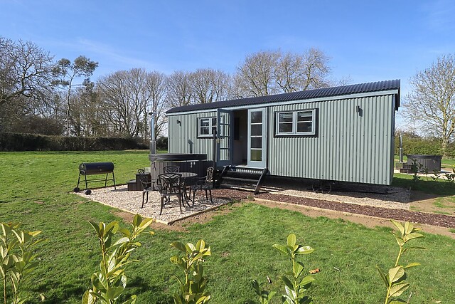 Buttercup's wood-fired hot tub sits in a car-free meadow a few miles from Grimsby