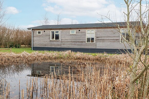 6 Meadow Retreat