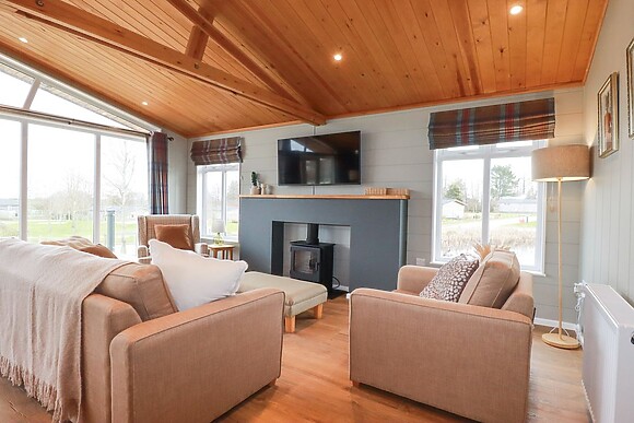 6 Meadow Retreat