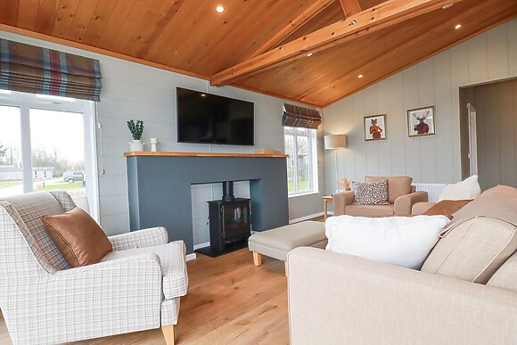 6 Meadow Retreat